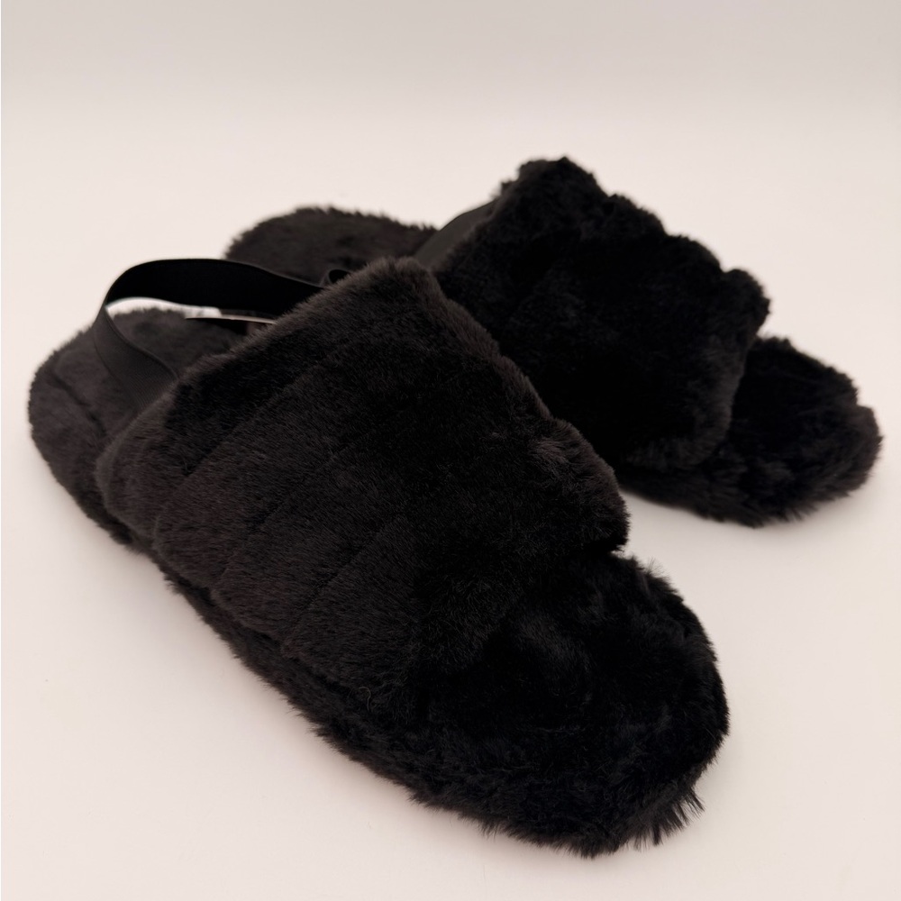 🔥3 for $12 Bobbie Brooks Black Fuzzy Slippers